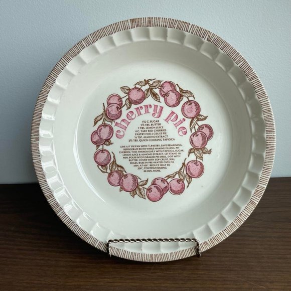 Royal China by Jeannette Cherry Pie Plate - Picture 1 of 8